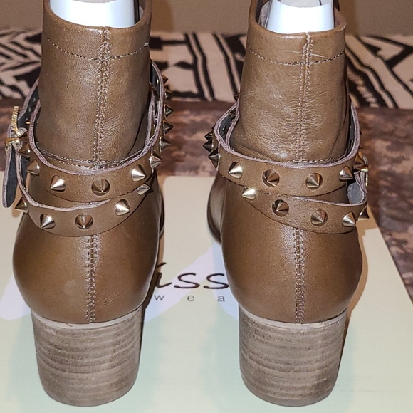 Matisse Rocker Slip On Ankle Booties - Picture 5 of 16
